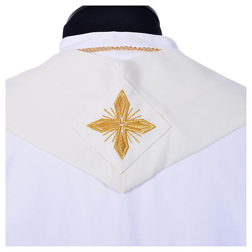 Chape en polyester avec 6 croix stylisées 13