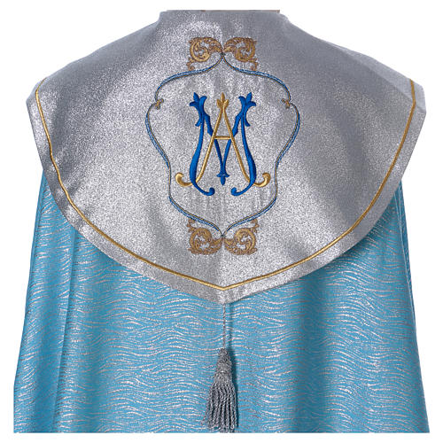 Chape liturgique 100% polyester bleu clair initiales mariales 2