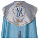 Chape liturgique 100% polyester bleu clair initiales mariales s2