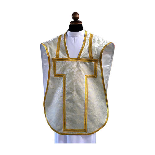 Roman chasuble in damark fabric with gold edges 1