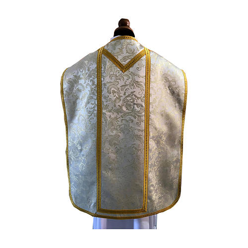Roman chasuble in damark fabric with gold edges 2