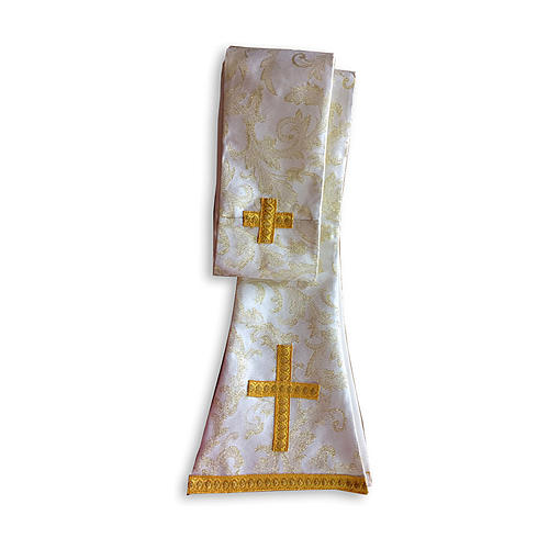 Roman chasuble in damark fabric with gold edges 3