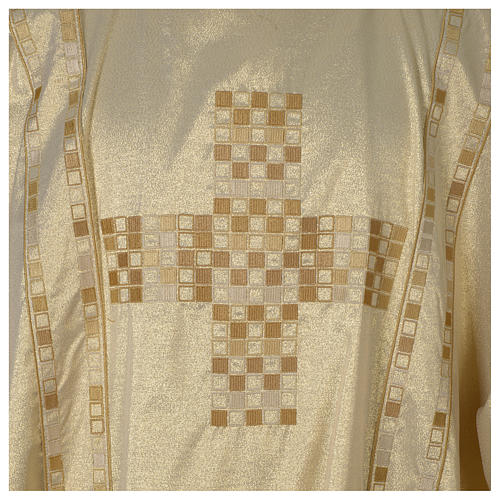Dalmática Branco-Marfim com Cruz e Bordados Dourados Estilo Moderno 2