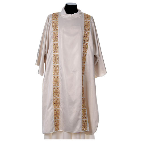 Dalmatic and stole with golden embroidery 100% polyester 1