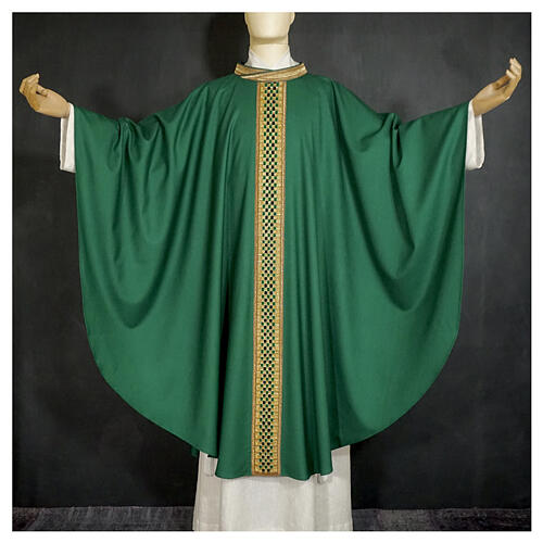 Woolen chasuble "Linea M" with velvet braided orphrey by Atelier Sirio 1