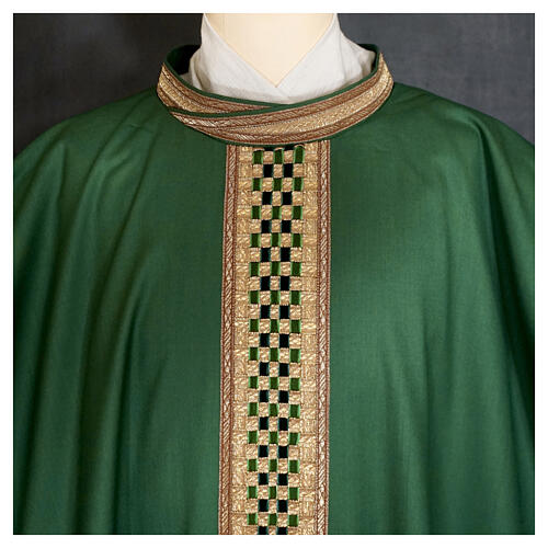 Woolen chasuble "Linea M" with velvet braided orphrey by Atelier Sirio 13