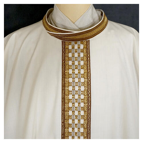 Woolen chasuble "Linea M" with velvet braided orphrey by Atelier Sirio 15