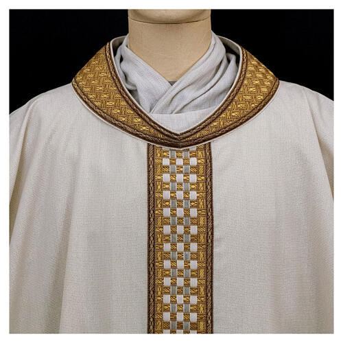 Chasuble "Linea M" with lurex and braided orphrey by Atelier Sirio 17