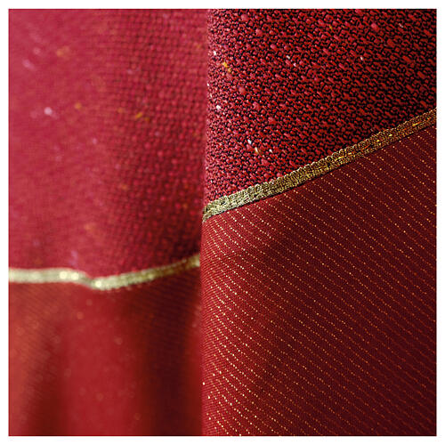 Red chasuble "Experience" with mixed fabrics and golden lines by Atelier Sirio 3