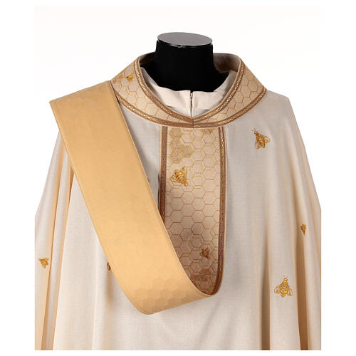 Golden chasuble with bees and honeycomb pattern on central band, Atelier Sirio design 6