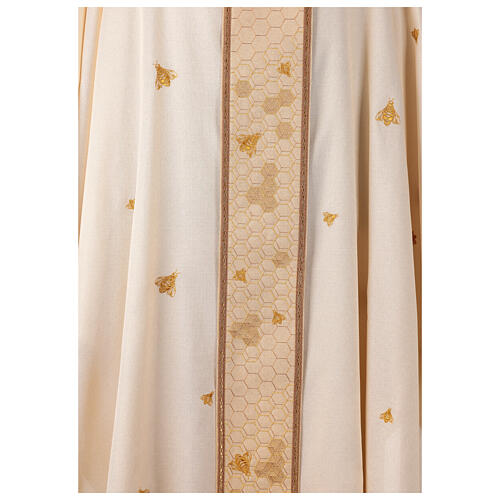 Golden chasuble with bees and honeycomb pattern on central band, Atelier Sirio design 7