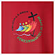 Dalmatik zum Jubiläum 2025, rot, mit aufgedrucktem offiziellen Logo s2