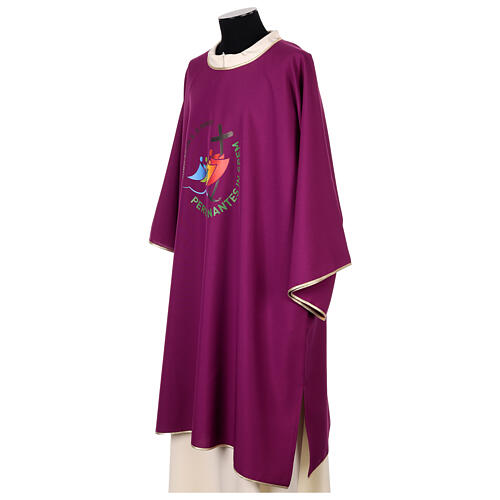 Dalmatica morello Giubileo 2025 logo stampa colori tessuto Vatican 3