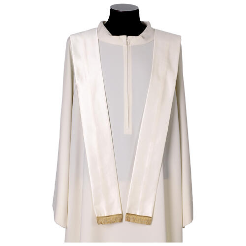 Capa de asperges solene com bordado dourado 8