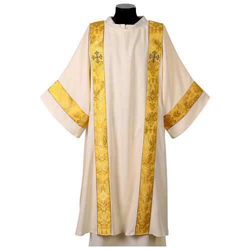 Dalmática entorchado brocado oro bordado cruces oro negro 1