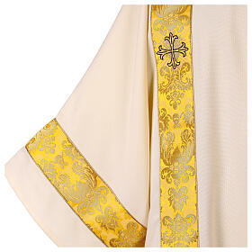 Chape décorée brocart or broderie croix or noir