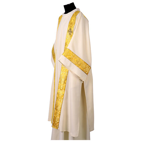 Chape décorée brocart or broderie croix or noir 3