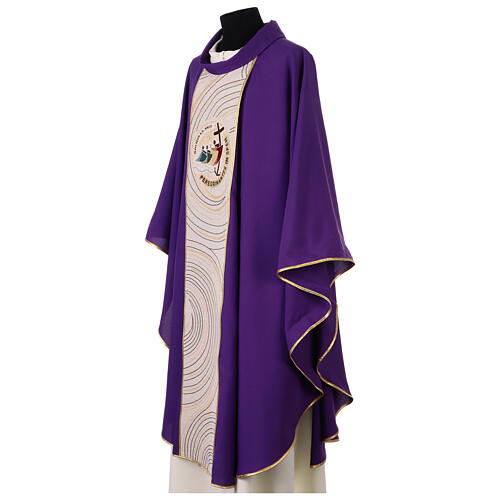 Chasuble violette avec galon logo officiel Jubilé 2025 tissé 3