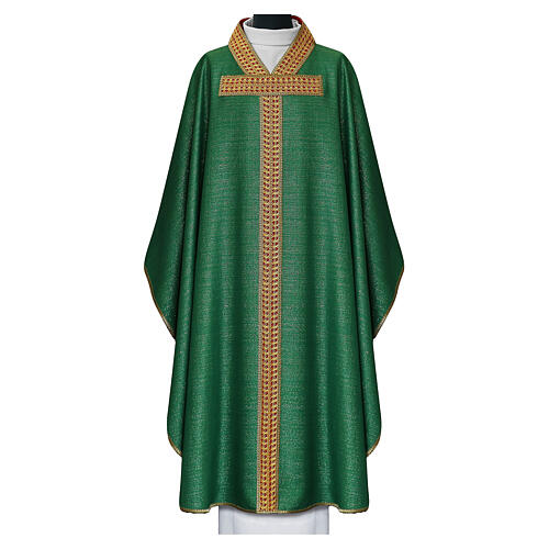 Chasuble croix Tau bande centrale passementerie fond rouge 1