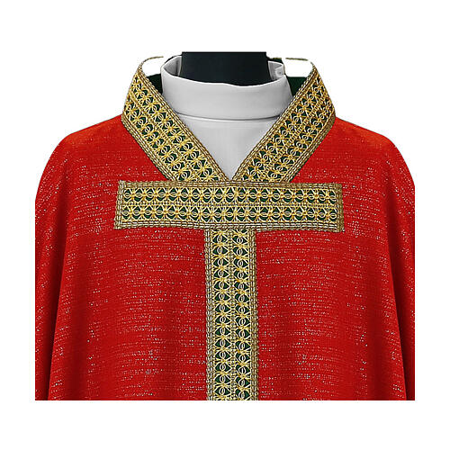 Chasuble croix Tau bande centrale passementerie fond rouge 4