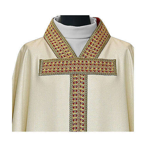 Chasuble croix Tau bande centrale passementerie fond rouge 6