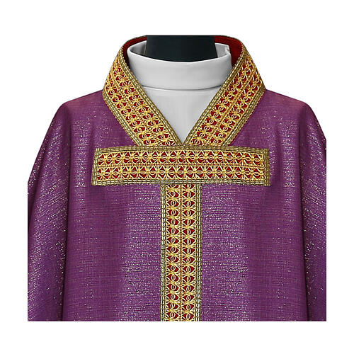 Chasuble croix Tau bande centrale passementerie fond rouge 8