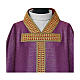 Chasuble croix Tau bande centrale passementerie fond rouge s8