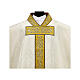 Chasuble damassée croix Tau galon manches broderies dorées s2