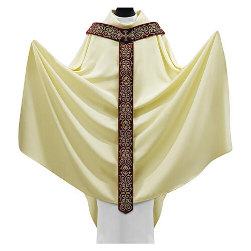 Cream-coloured chasuble with burgundy velvet pallium and golden embroidery 1