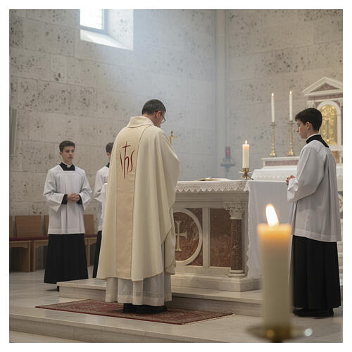 Chasuble or Jésus ressuscité bande centrale dorée broderie 4