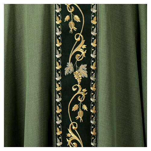 Chasuble bande centrale velours broderie feuilles de vigne dorées 3