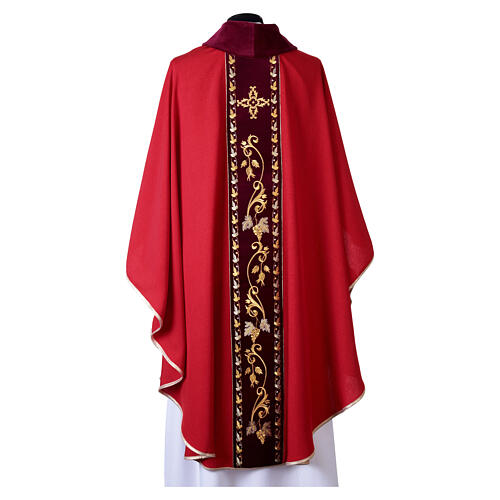 Chasuble with velvet stole embroidered with golden vine leaves 17