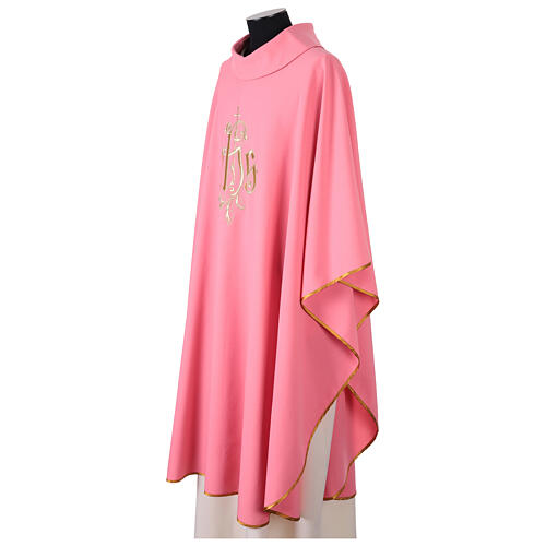 Chasuble rose broderie machine IHS couleur or 3