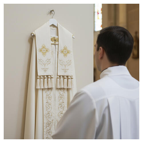 Cope in 100% wool with golden floral embroidery, Gamma 2