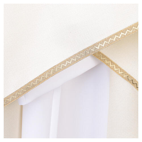 Casula 100% lã com cruz barroca e inserções florais douradas Gamma 8