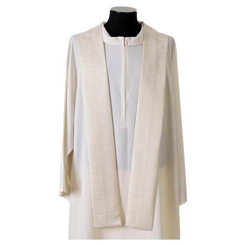 Casulla con franja de viscosa y lana bordados marianos y arabescos florales 5