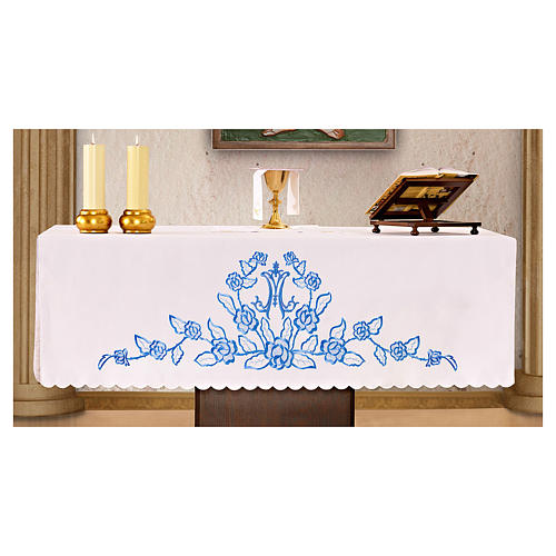 Mantel de altar 165x300 cm flores azules iniciales de María 1