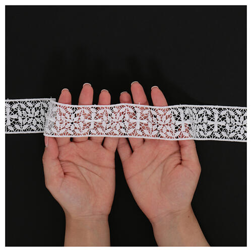 White lace band, macramé with Greek cross and roses 4 cm euro/m 2