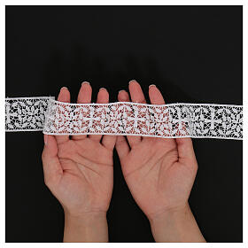 Entretoile dentelle blanche macramé avec croix grecque et roses 4 cm euros/m