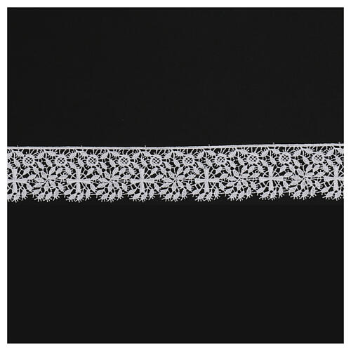 Hemmed white lace, macramé with Greek cross and roses 5 cm euro/m 1