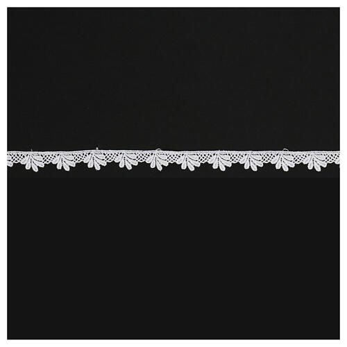Hemmed white lace with flower embroidery 2 cm euro/m 1