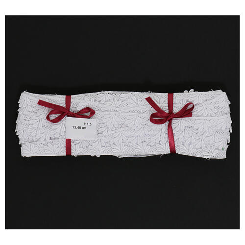Hemmed white lace with flower embroidery 2 cm euro/m 3