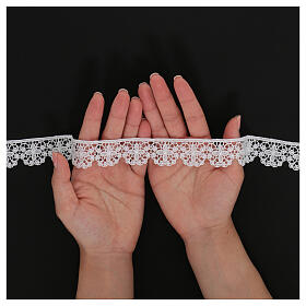 White border lace with floral embroidery Macrame tacks 3 cm USD/mt