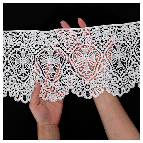 White macramé lace with cross pattern, 22 cm, euros/m 2