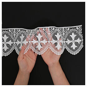 White macramé lace with lily-shaped cross, 12 cm, euro/m