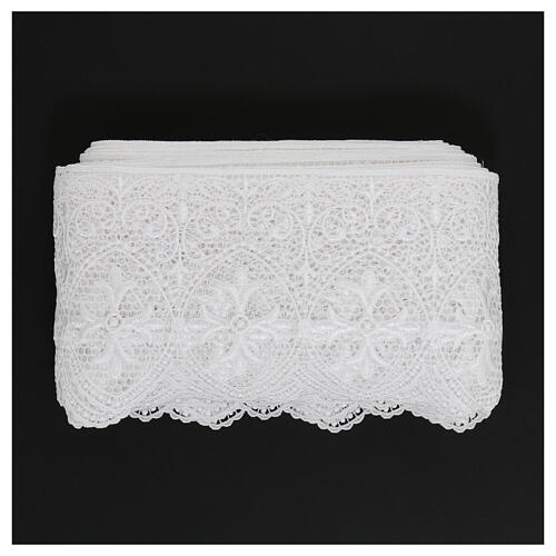 White macramé lace with lily-shaped cross, 16 cm, euro/m 3