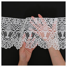 Macrame lace with white chalice 17 cm USD/mt