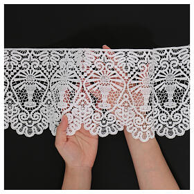 Macrame lace with white chalice 22 cm USD/mt