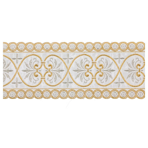 Macramé bobbin lace of half fine gold thread with wavy embroidery