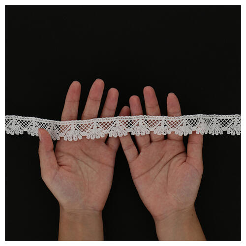 Lace trim with white shell pattern 2.5 cm euros/m 2